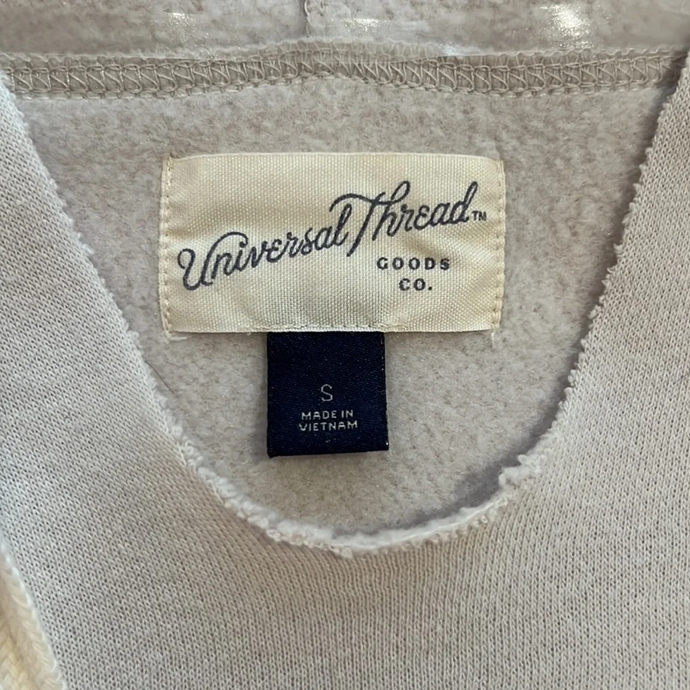 Universal Threads - Picture 2 of 3